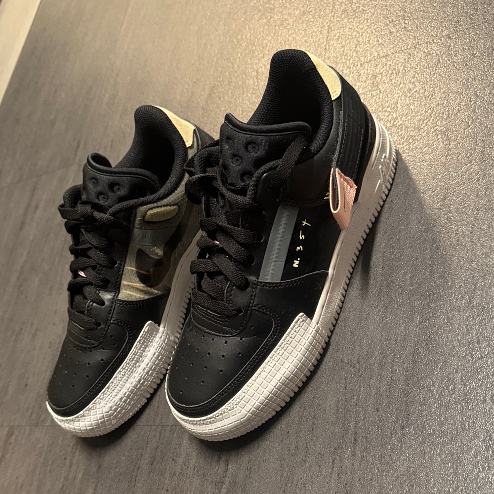 Nike Black and Pink Women's Shoes